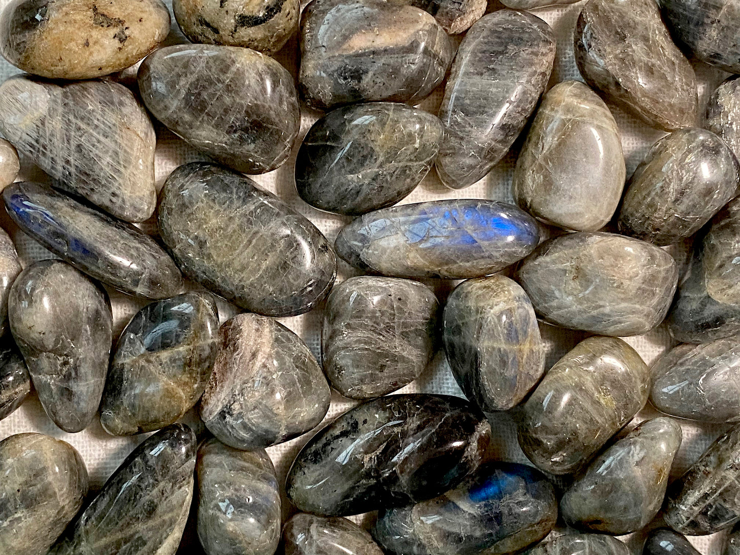 ☆ LABRADORITE
