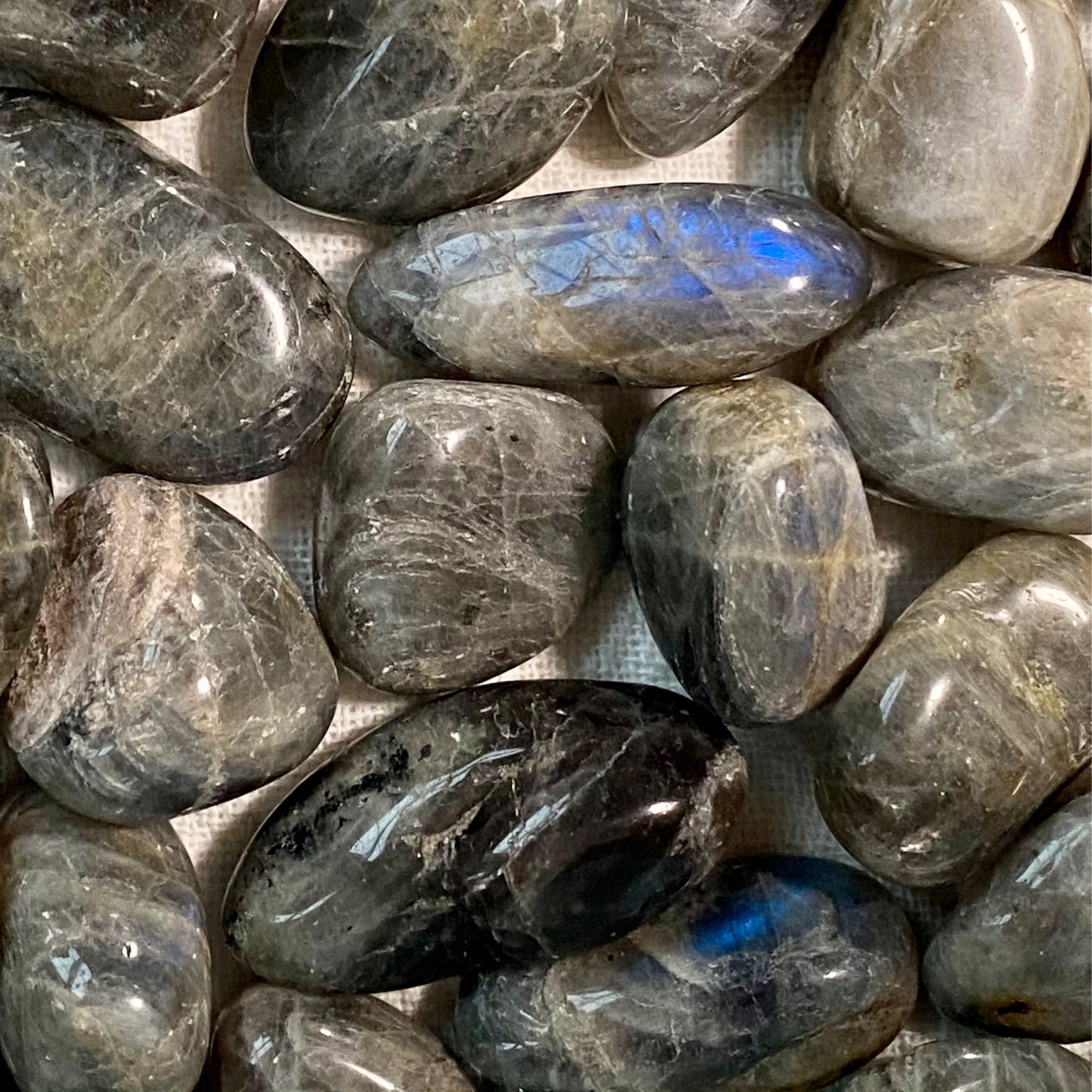 ☆ LABRADORITE