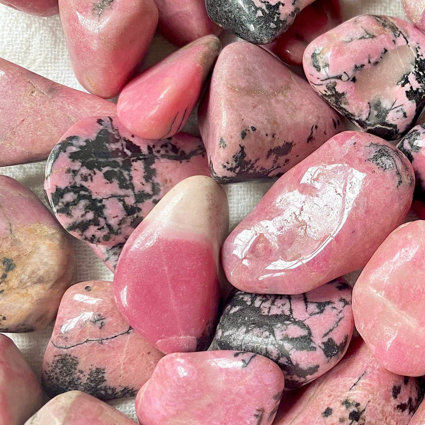 ☆ RHODONITE