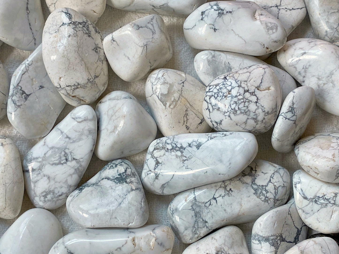 HOWLITE